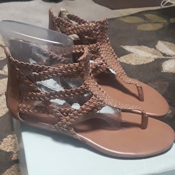 Nude flat sandals with zipper closure in the back - Picture 2 of 5